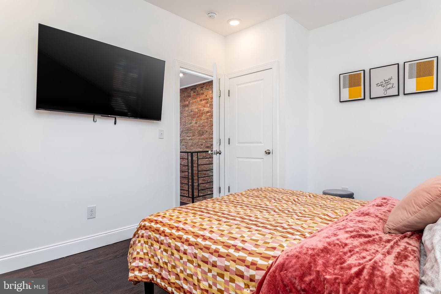 1540 N Hollywood Street photo 10
