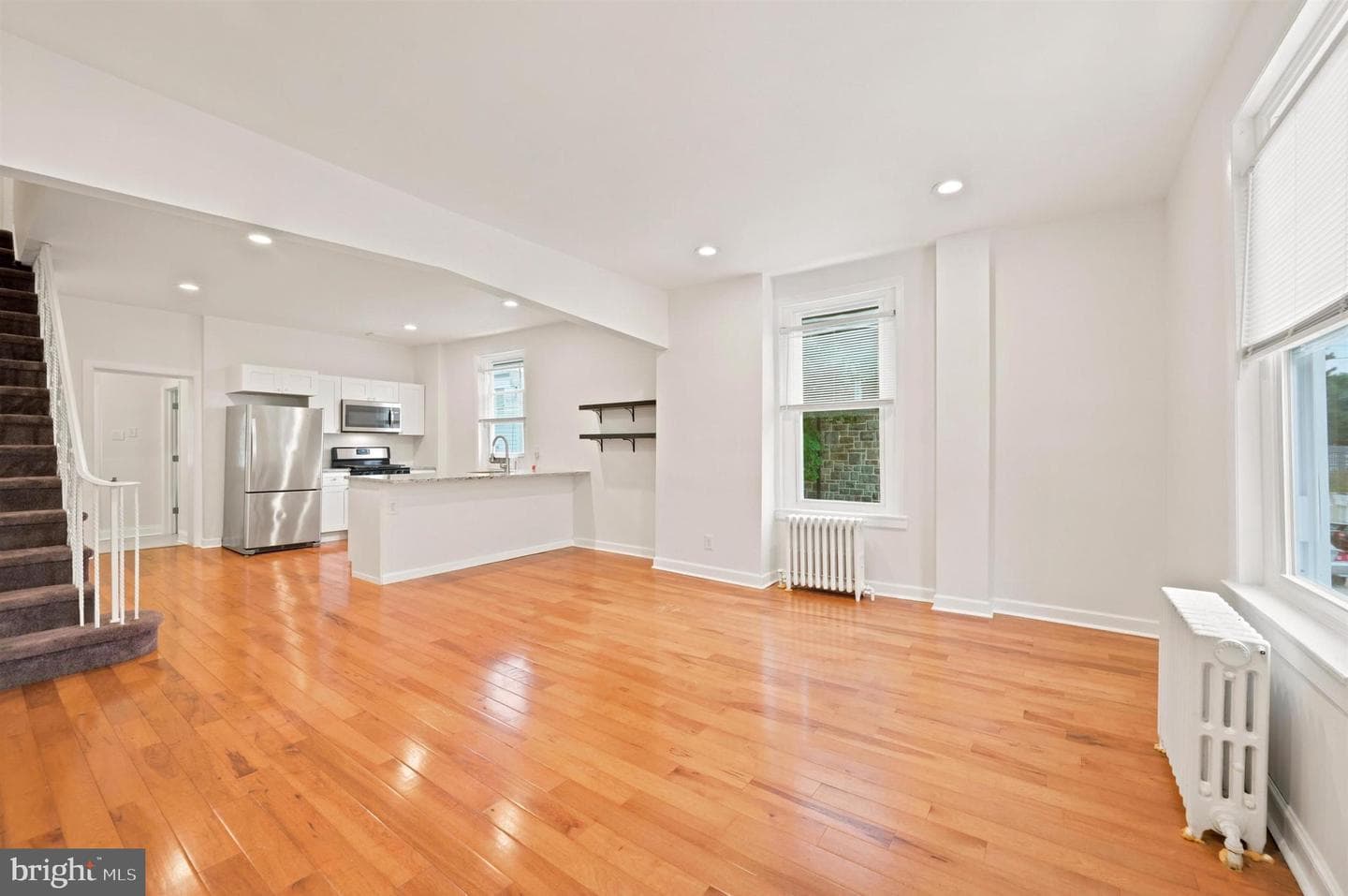 114 W Salaignac St photo 3