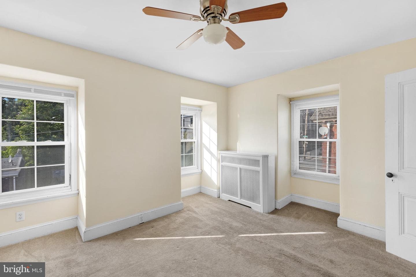 122 W Salaignac Street photo 24