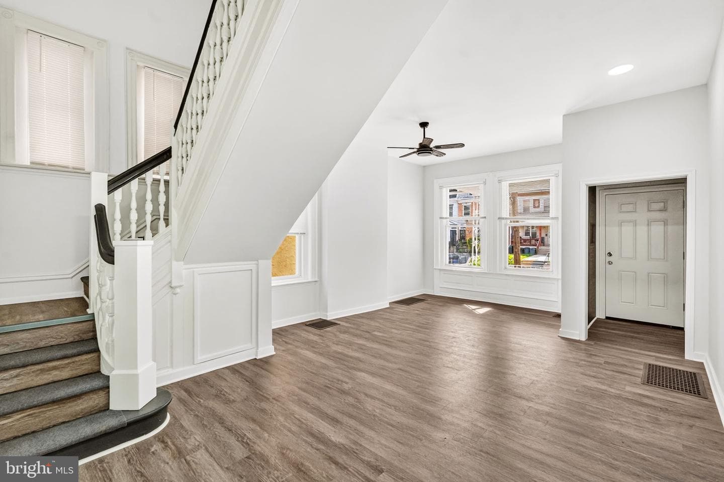 216 W Penn Street photo 3