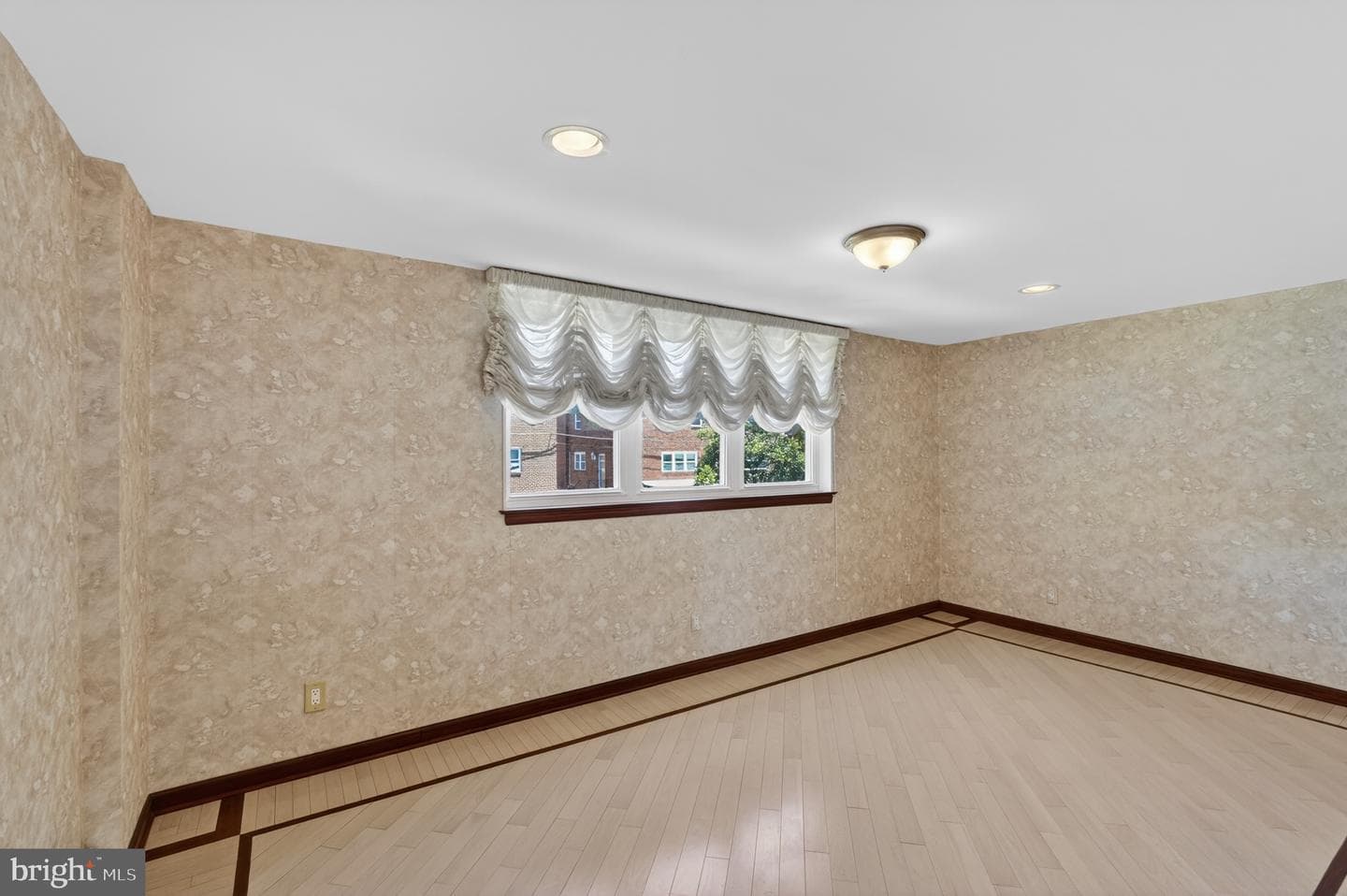 327 Nandina Street photo 8