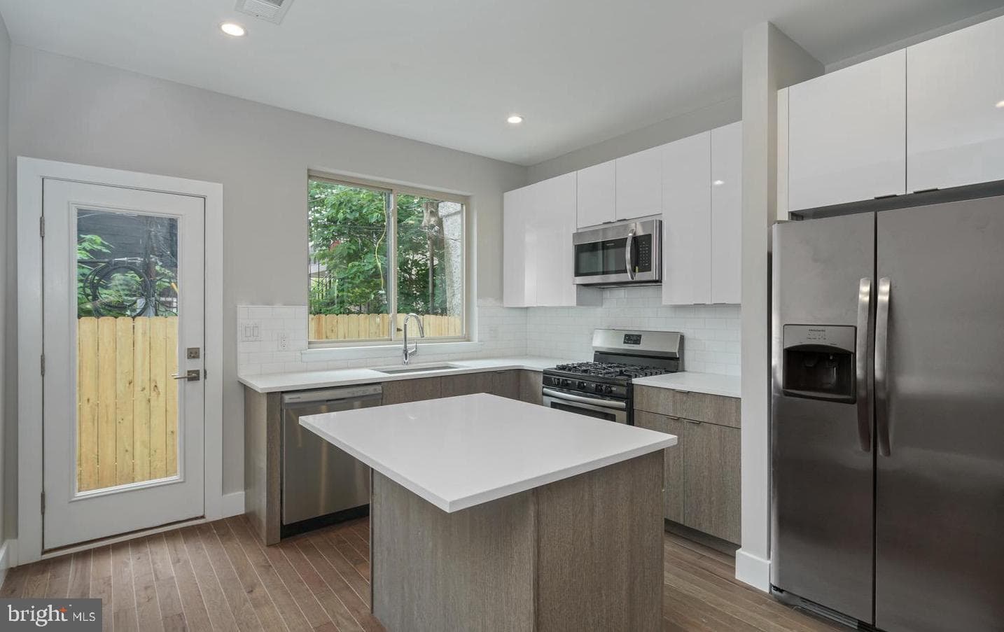 2209 Cross Street photo 9