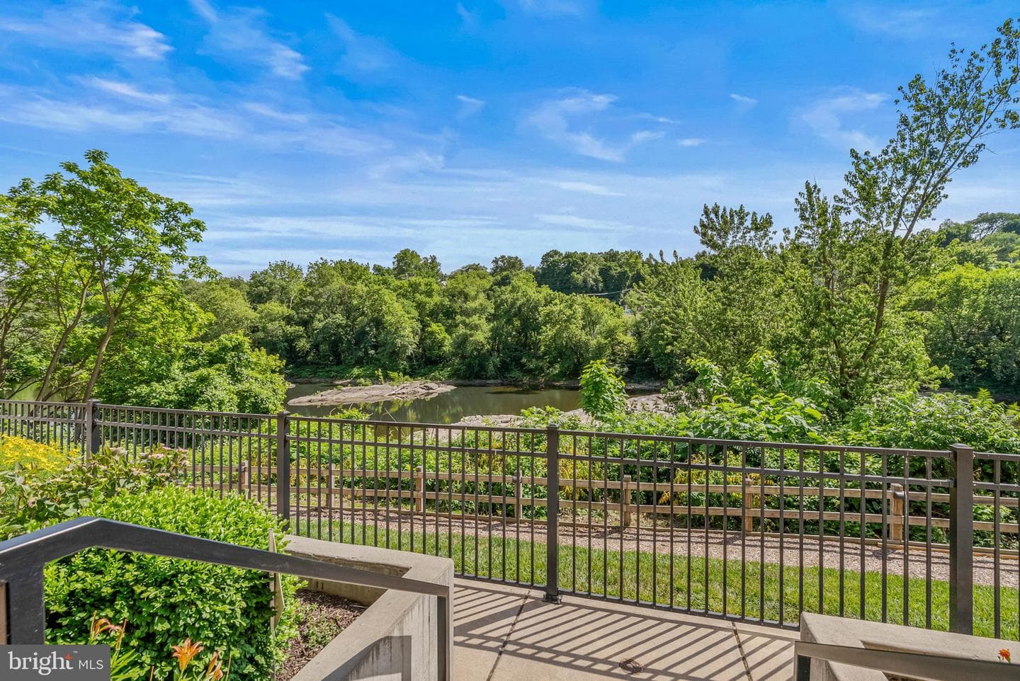 4574 Riverside Way photo 3