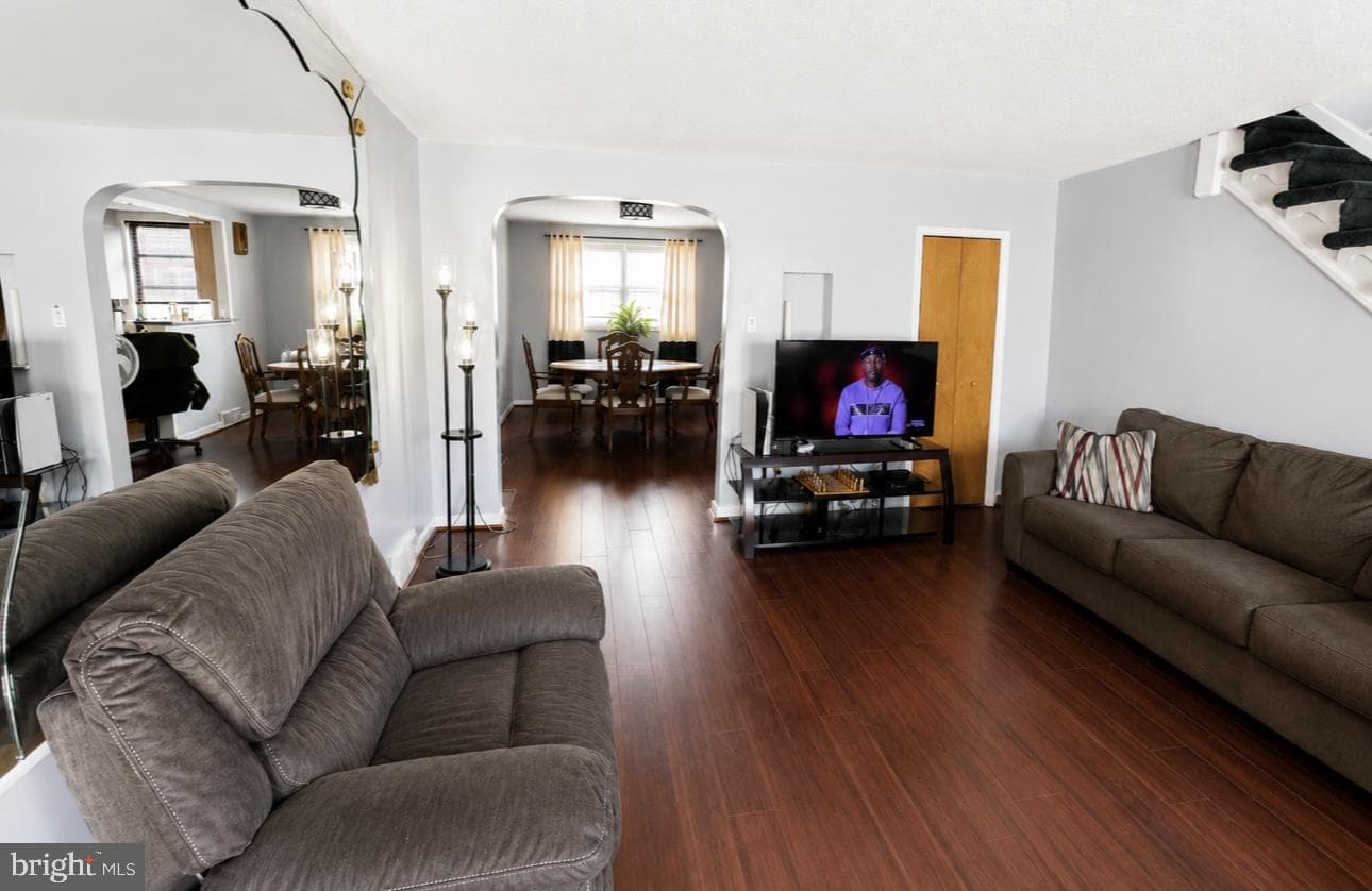 1122 Elbridge Street photo 6