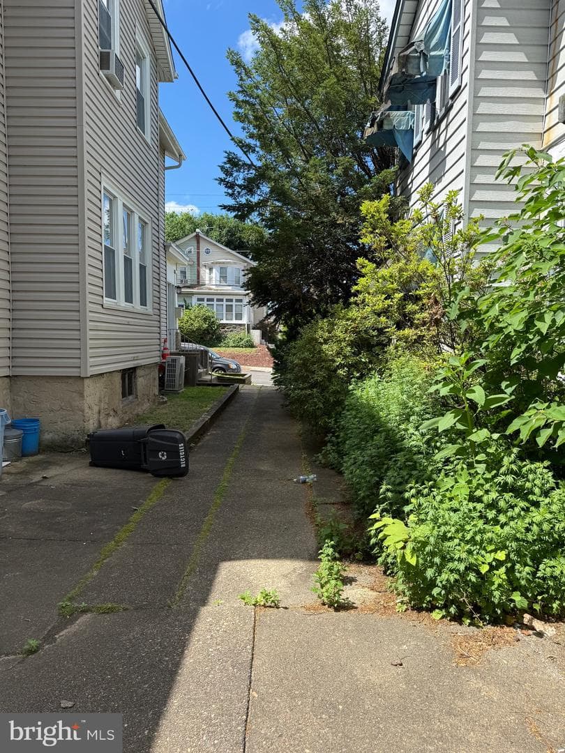 311 Unruh Avenue photo 6