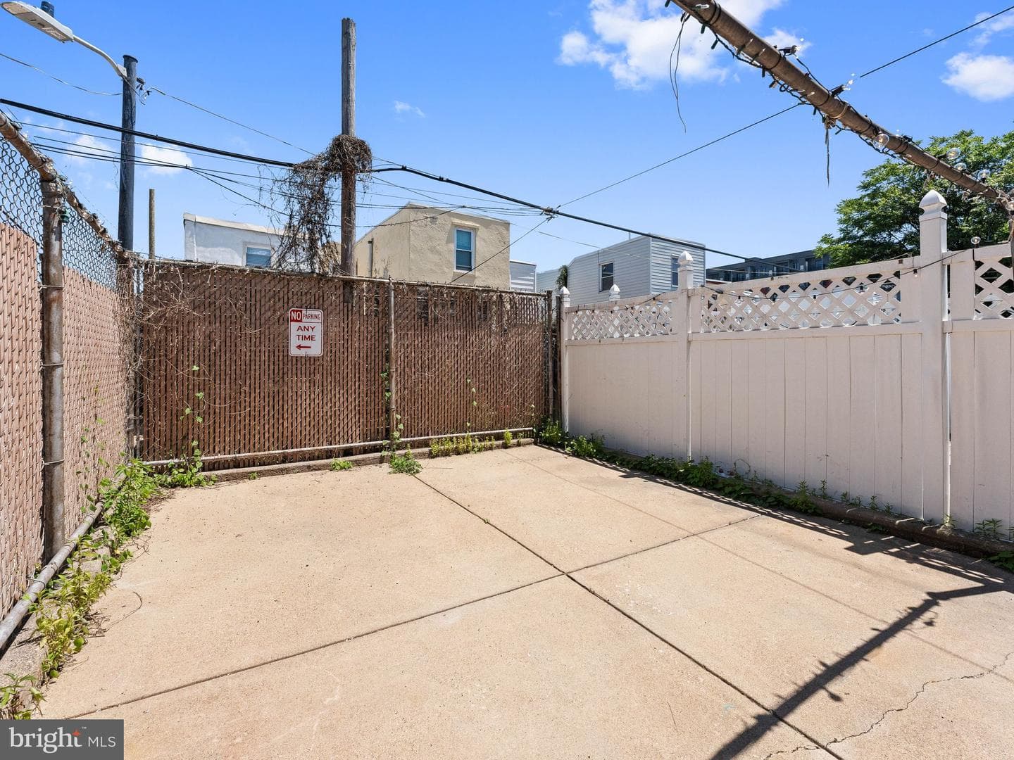 2325 E Sergeant Street photo 32