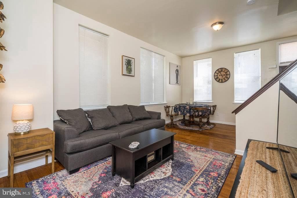 1619 W Master St photo 6