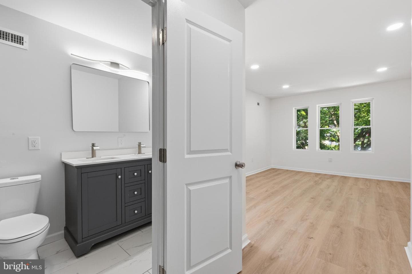 83 W Sharpnack Street photo 15