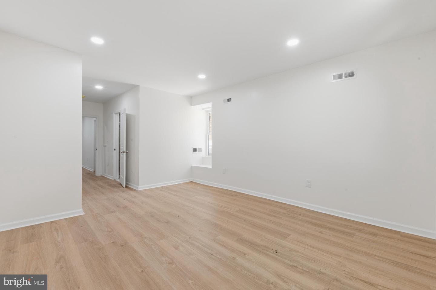 83 W Sharpnack Street photo 17