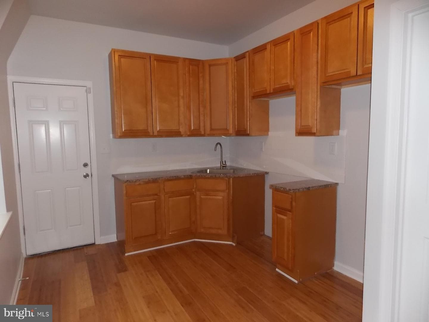 2617 W Montgomery Avenue photo 3