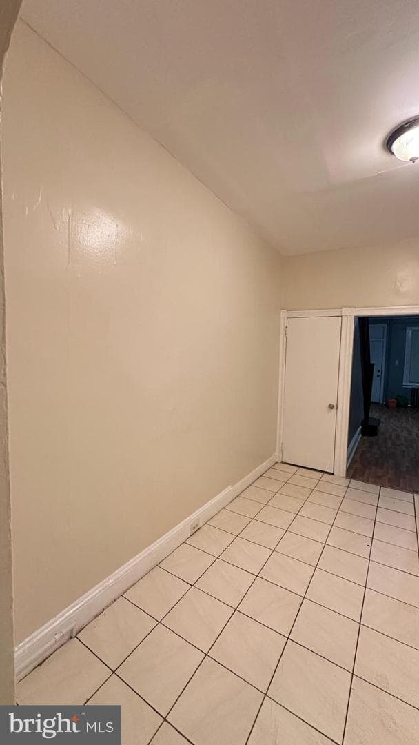 920 E Schiller St photo 3
