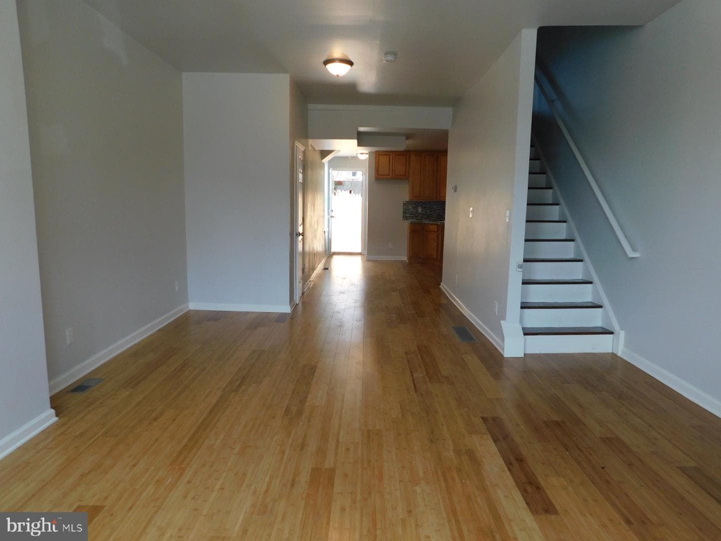 2943 W Diamond Street photo 5