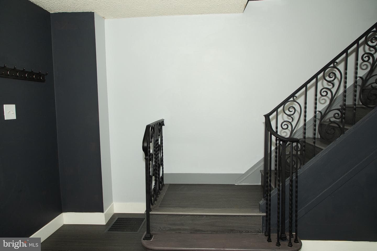 4209 Benner Street photo 11