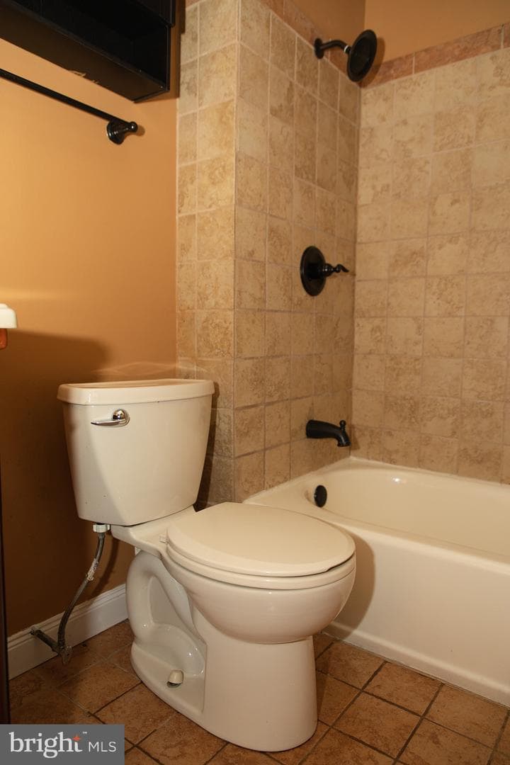 4209 Benner Street photo 15