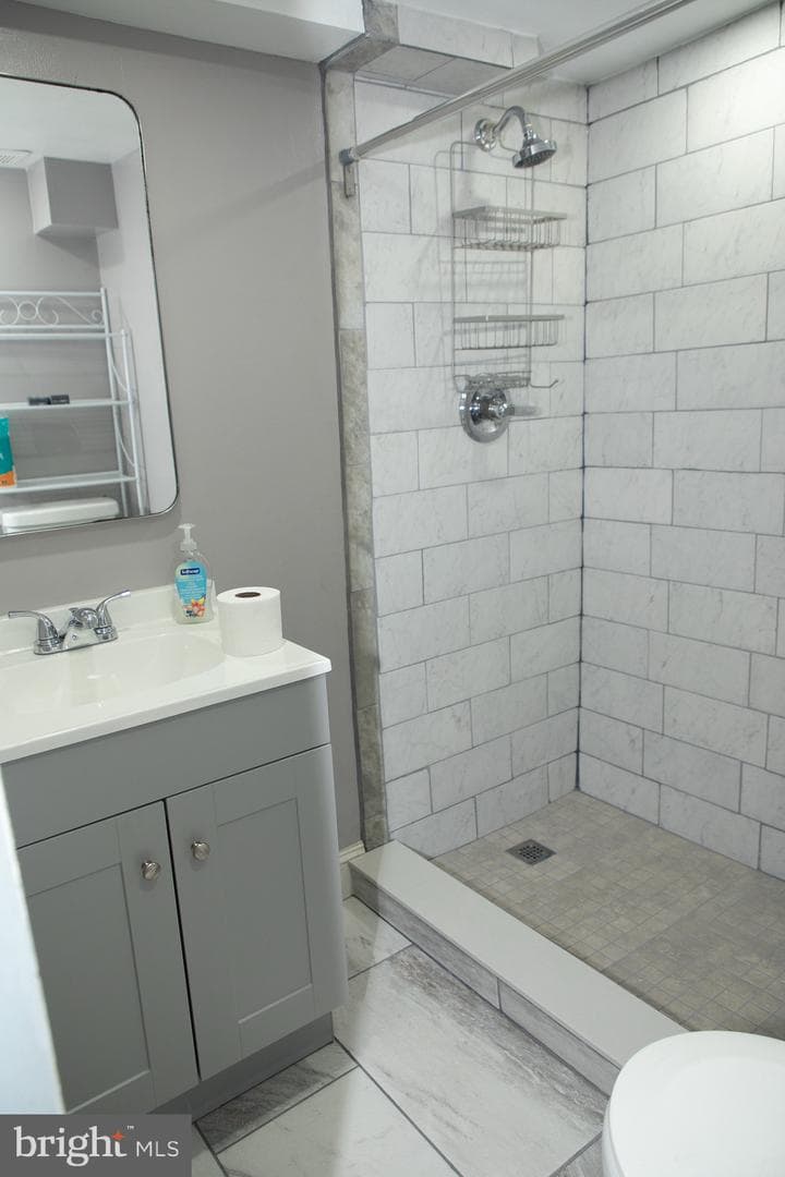 4209 Benner Street photo 28