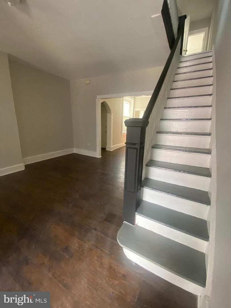 139 W Hansberry Street photo 4