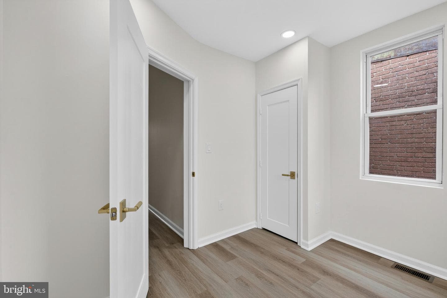 896 Brill Street photo 21