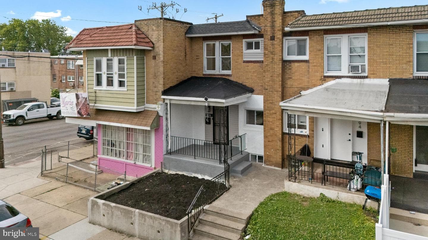 896 Brill Street photo 3