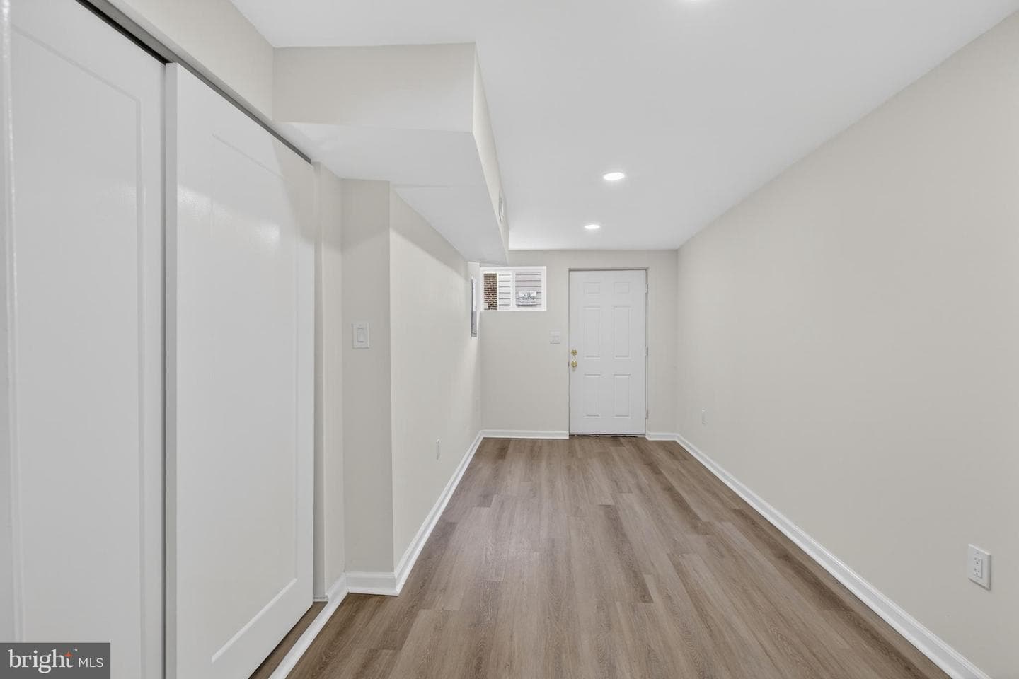 896 Brill Street photo 33