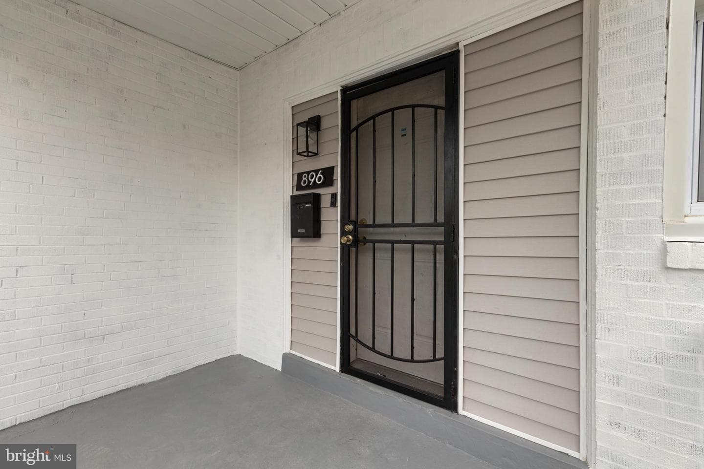 896 Brill Street photo 4