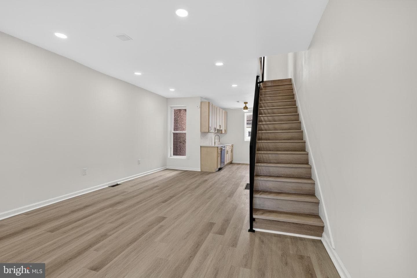 896 Brill Street photo 8
