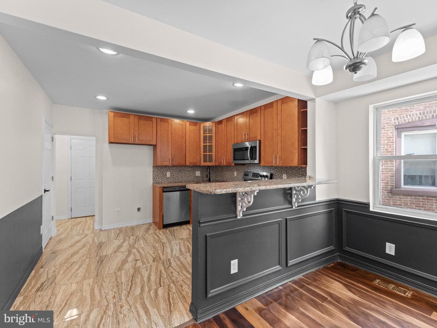407 W Abbottsford Avenue photo 10