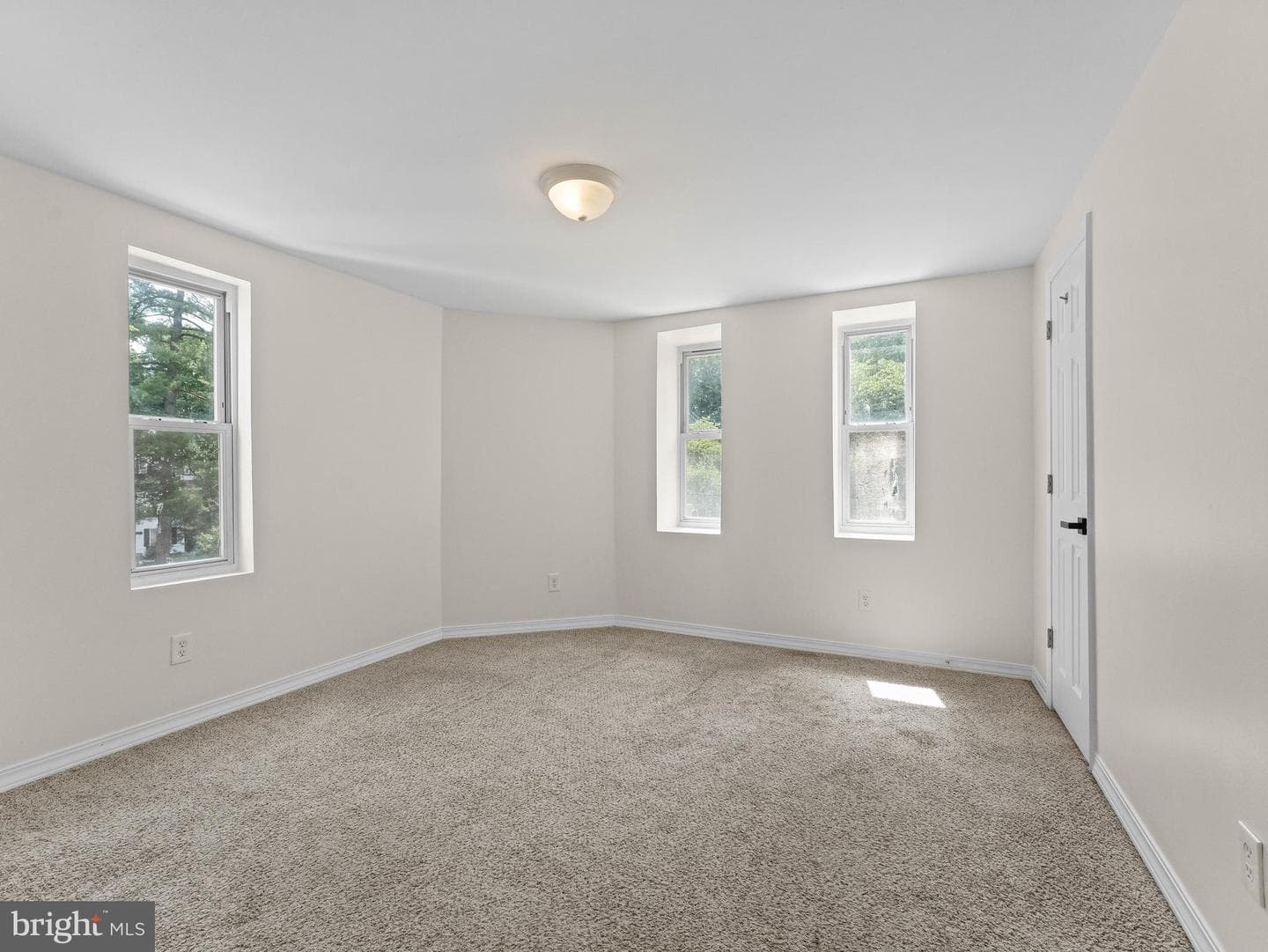 407 W Abbottsford Avenue photo 24