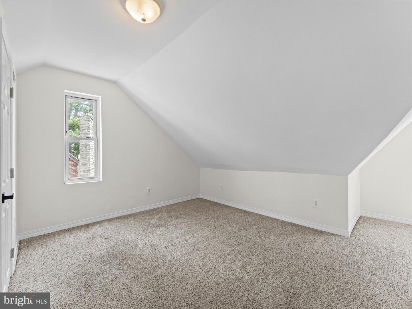 407 W Abbottsford Avenue photo 26