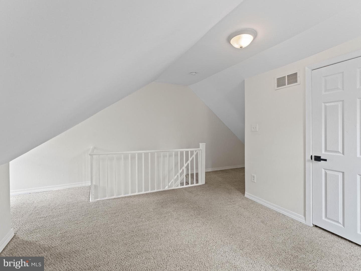 407 W Abbottsford Avenue photo 27