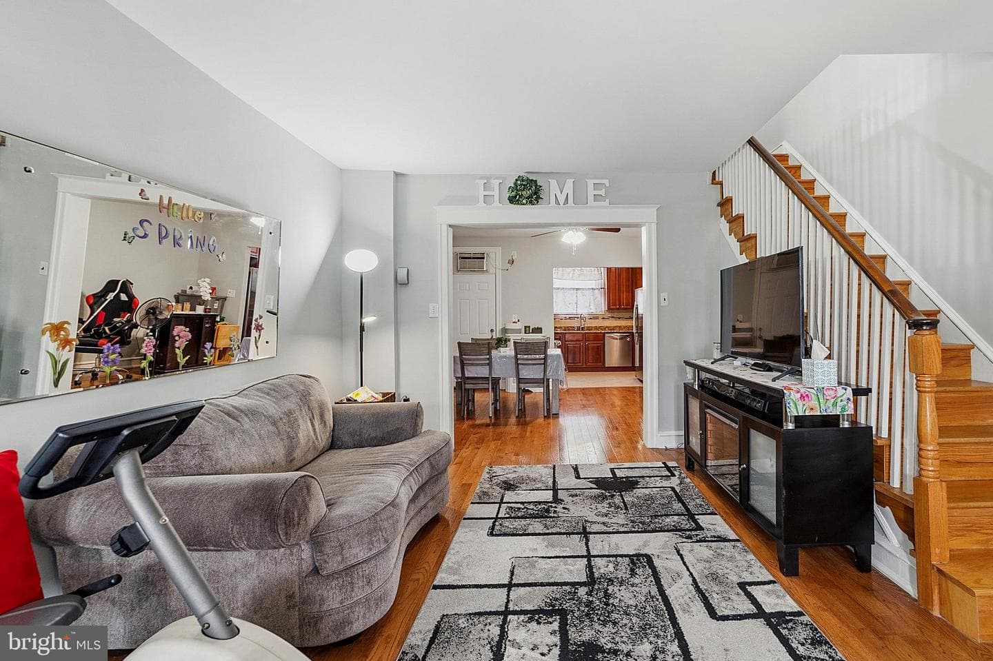529 E Clarkson Avenue photo 4