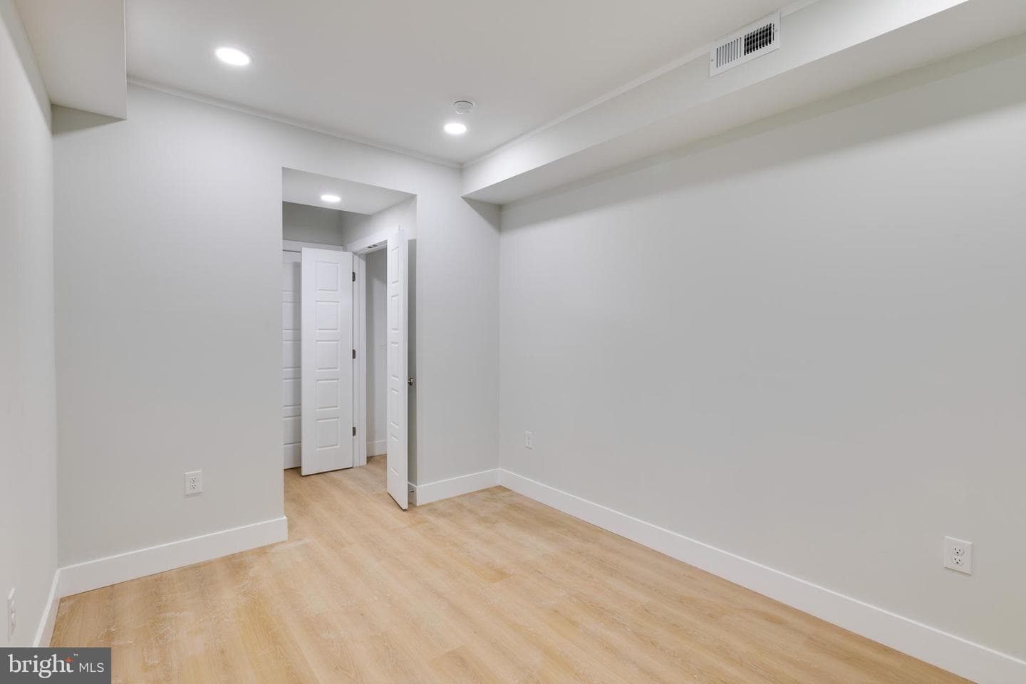 1511 W Flora Street photo 15