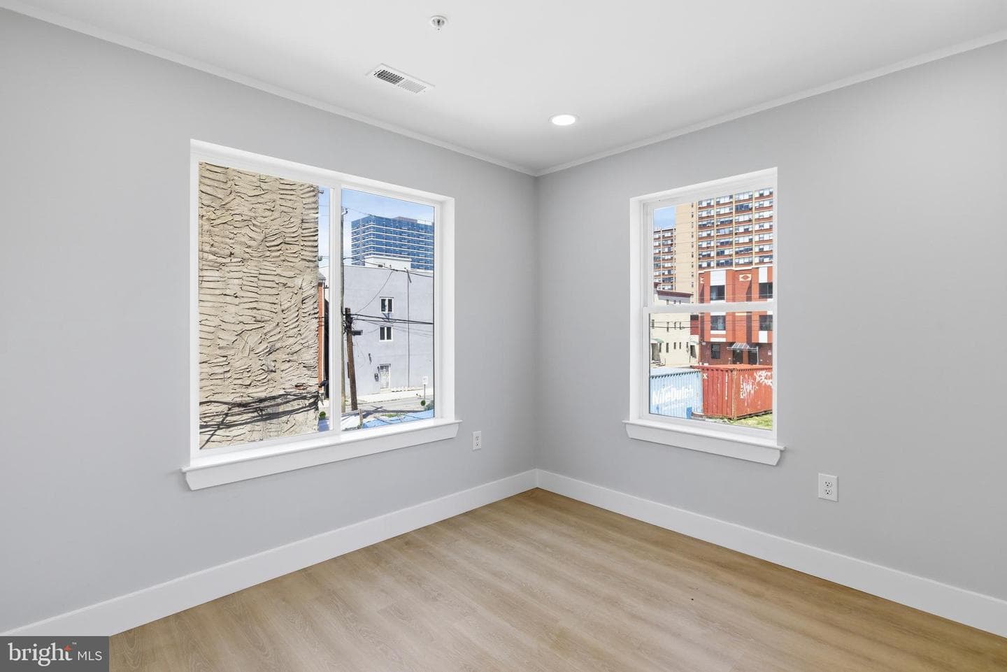 1511 W Flora Street photo 21