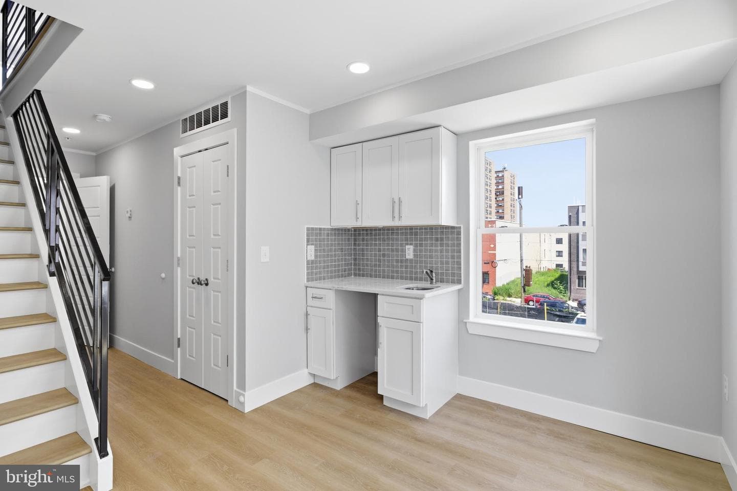 1511 W Flora Street photo 26