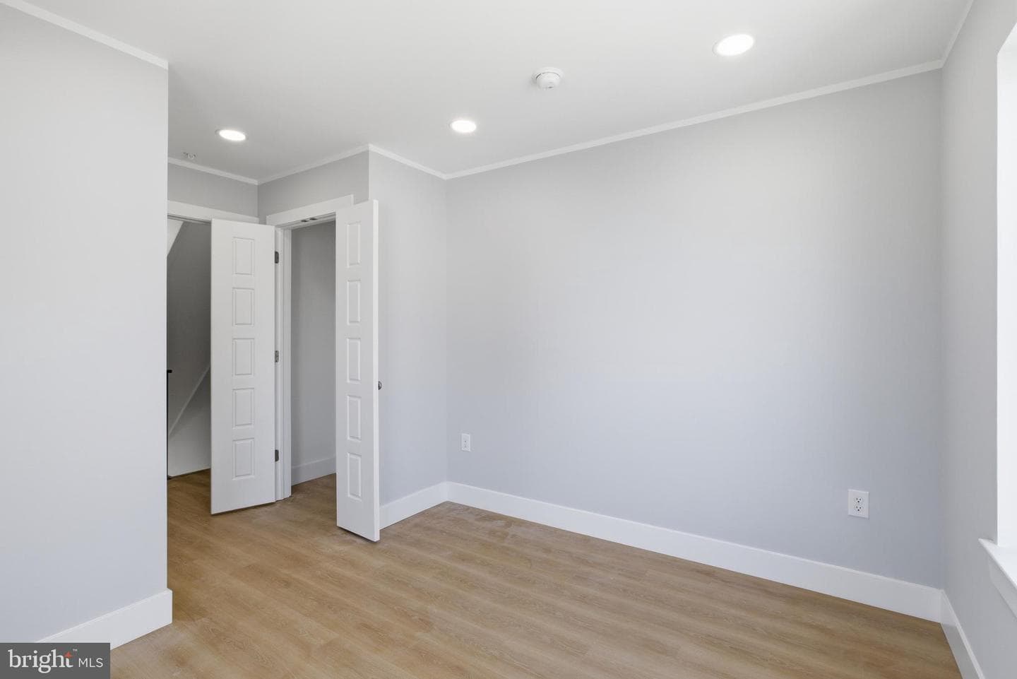 1511 W Flora Street photo 31