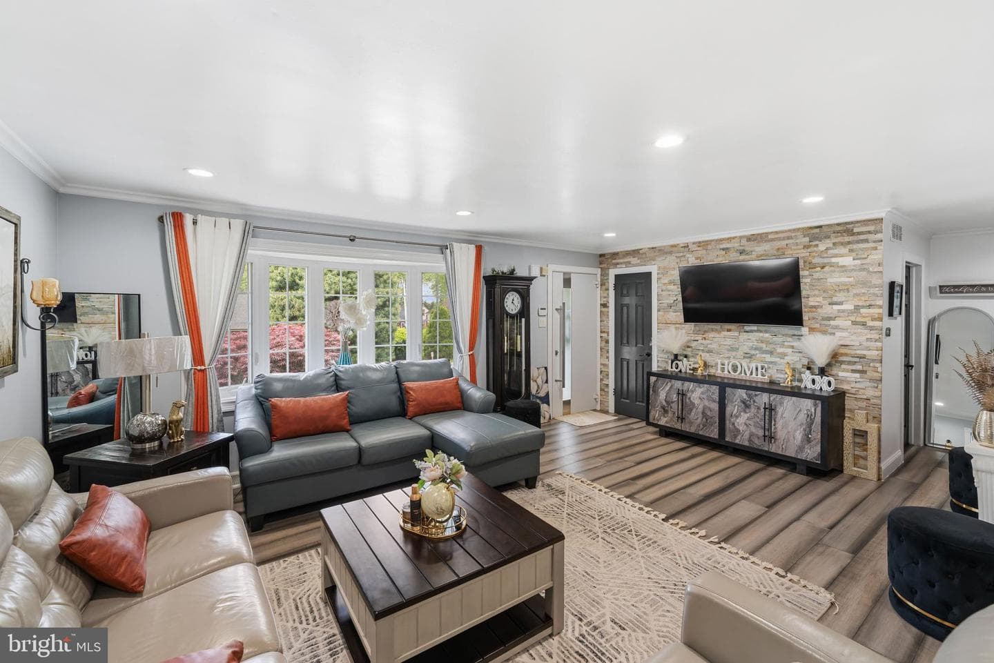 401 Maple Avenue photo 8