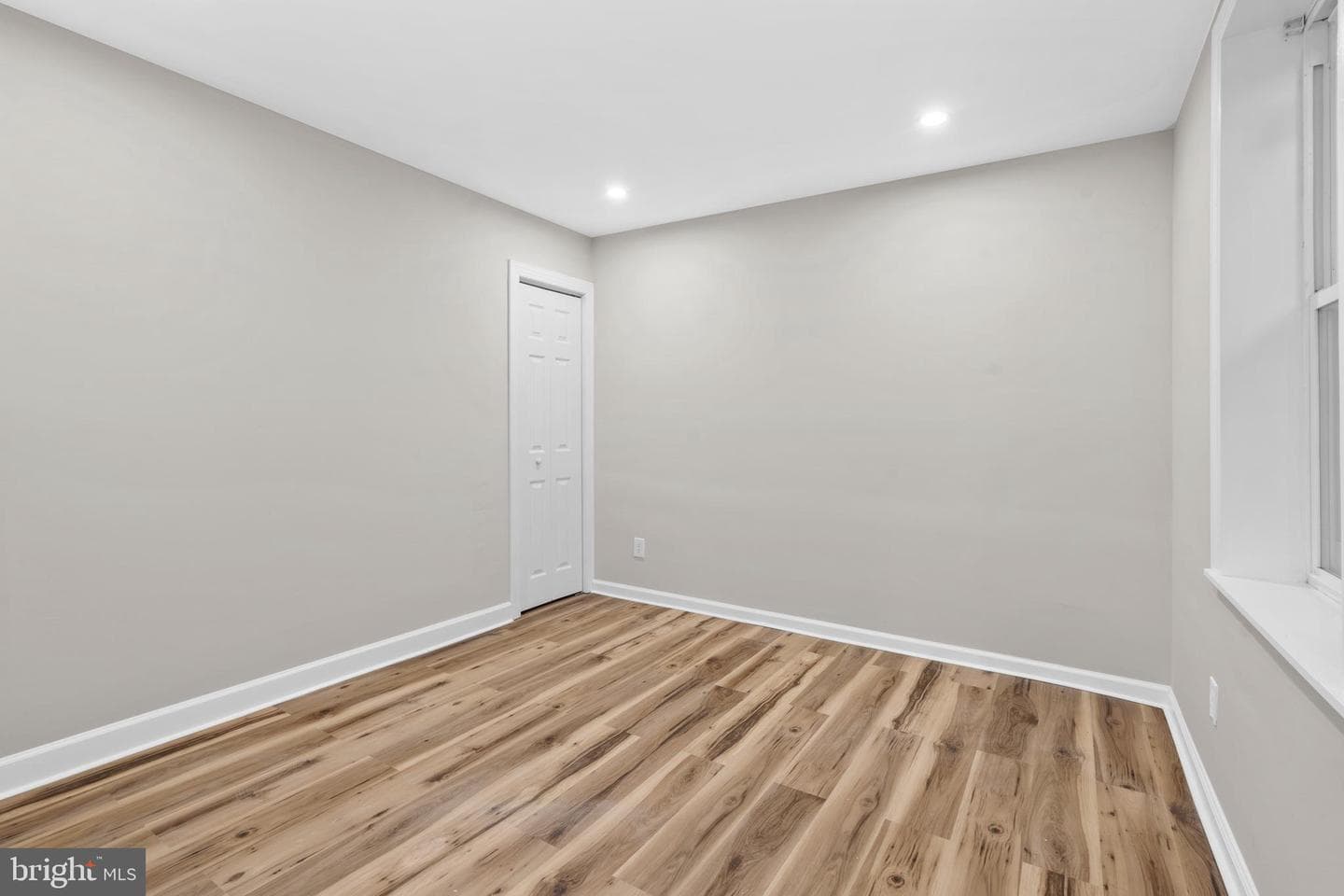 1908 N Croskey St photo 18