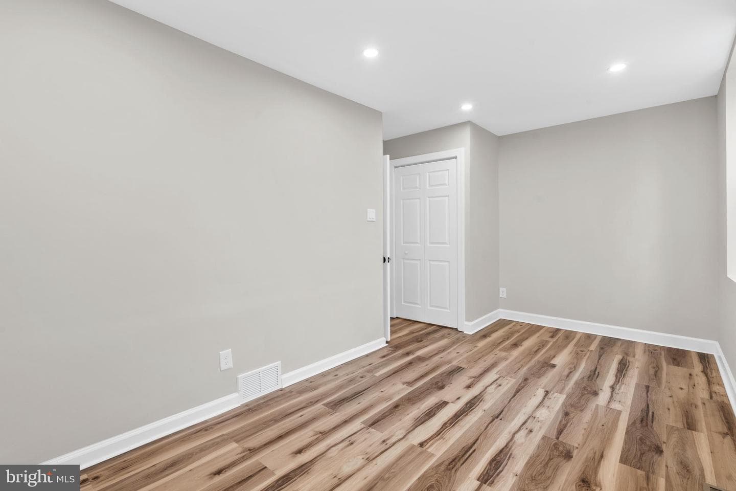 1908 N Croskey St photo 21