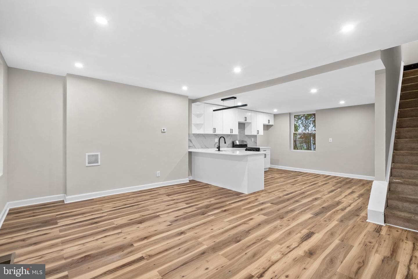 1908 N Croskey St photo 5