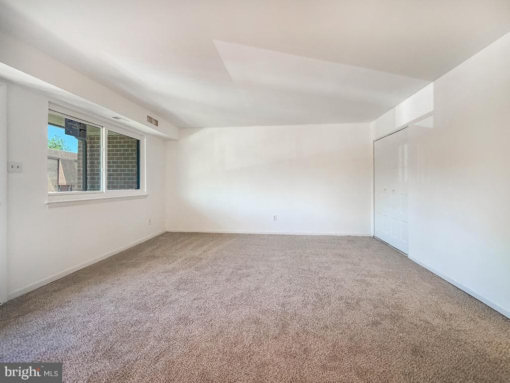 17205 Delaire Landing Road #205 photo 10