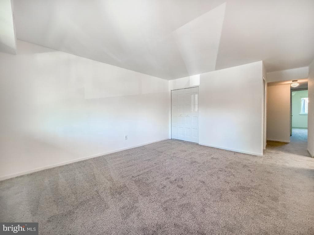 17205 Delaire Landing Road #205 photo 11