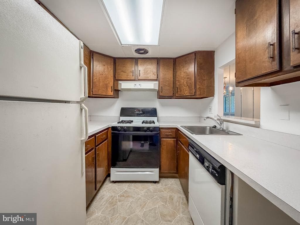 17205 Delaire Landing Road #205 photo 15
