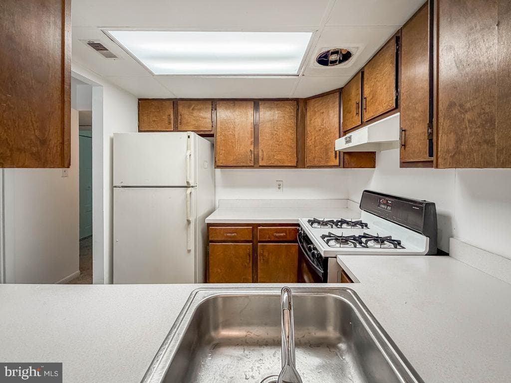 17205 Delaire Landing Road #205 photo 16