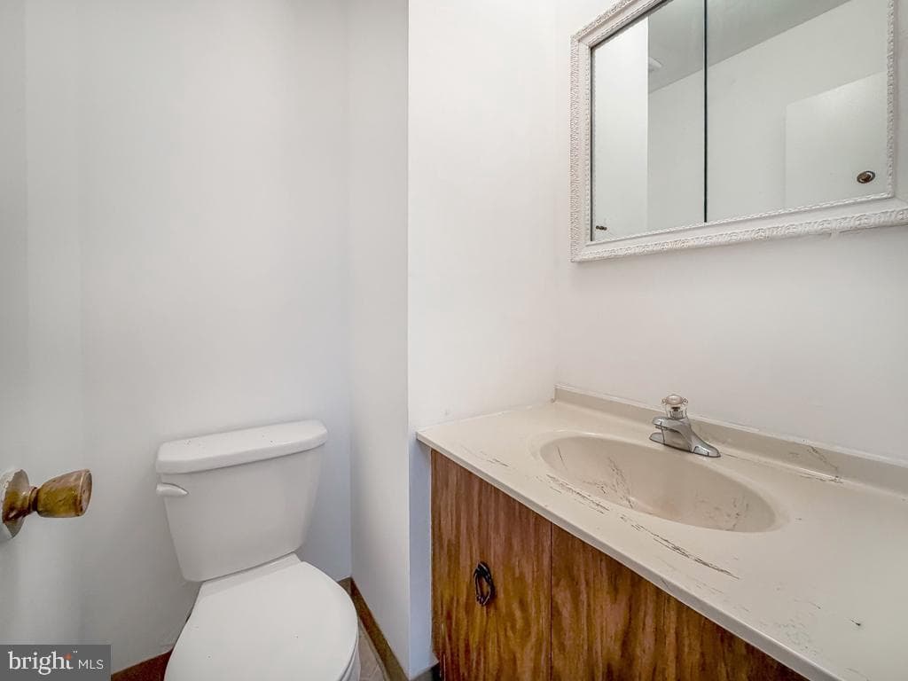 17205 Delaire Landing Road #205 photo 18