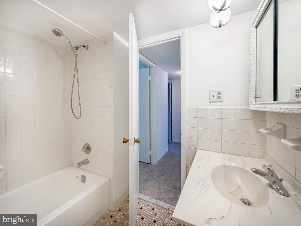 17205 Delaire Landing Road #205 photo 20