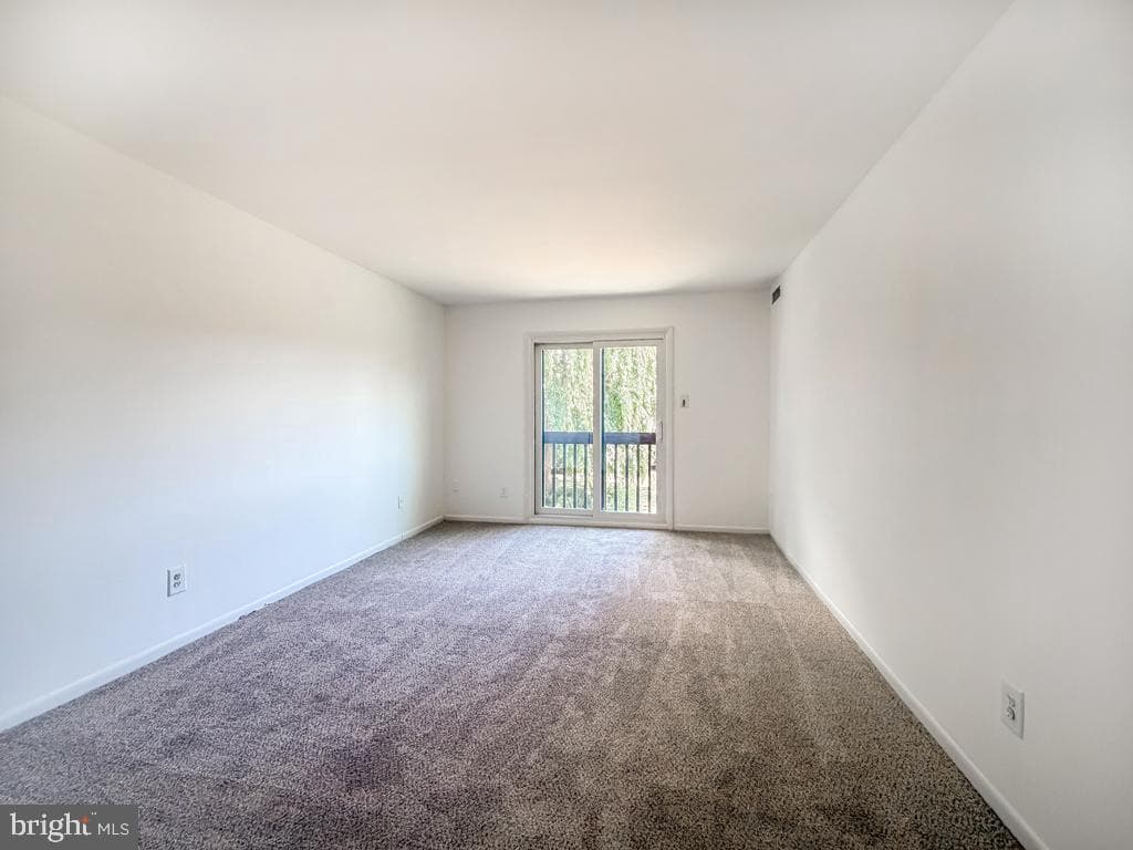17205 Delaire Landing Road #205 photo 21
