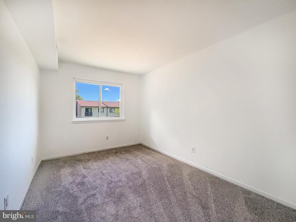 17205 Delaire Landing Road #205 photo 24