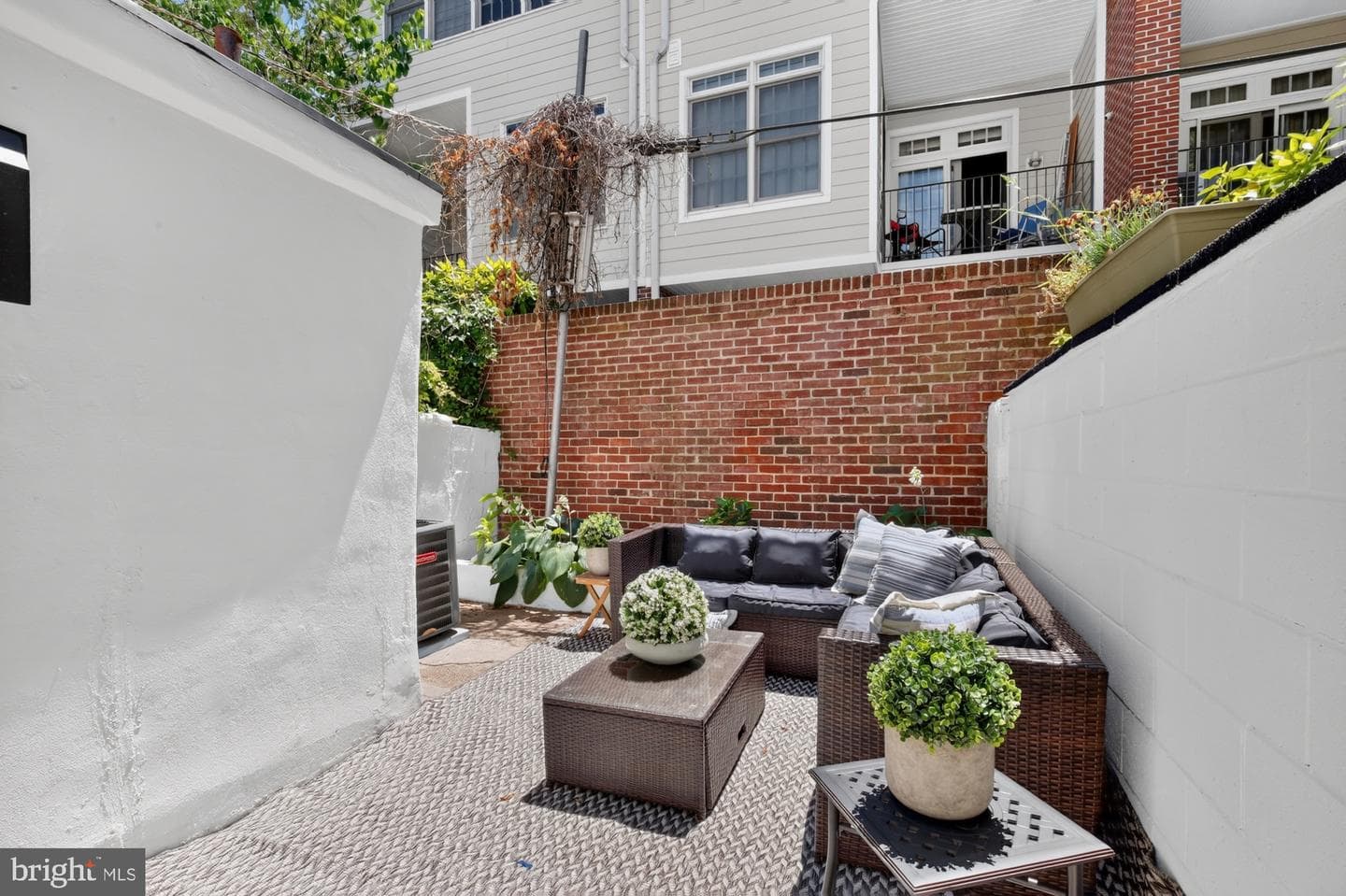 608 Clymer St photo 15