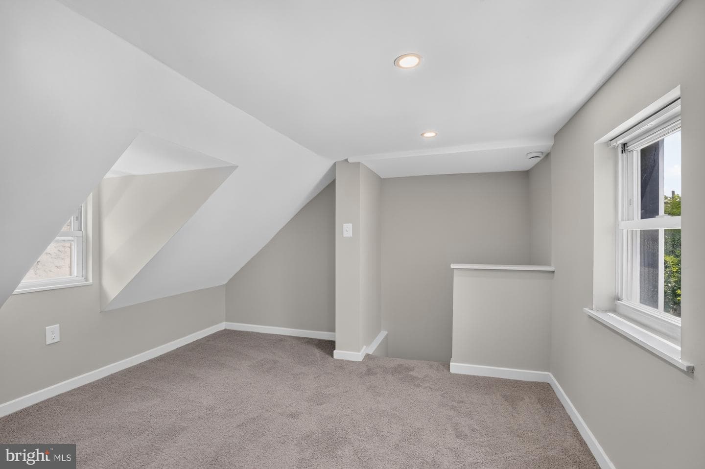 608 Clymer St photo 23