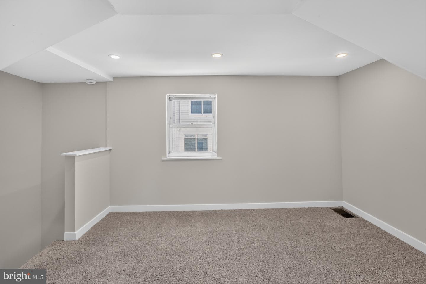 608 Clymer St photo 25