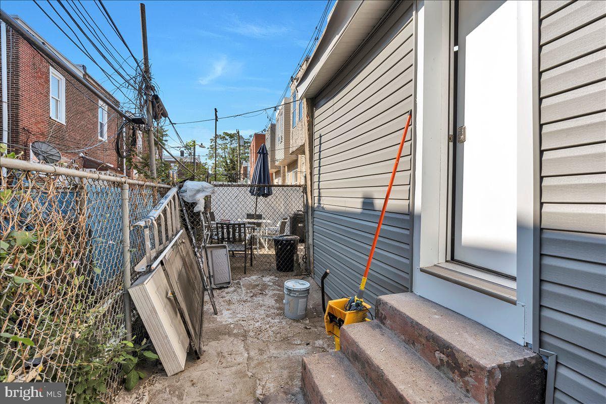 119 S Redfield Street photo 20